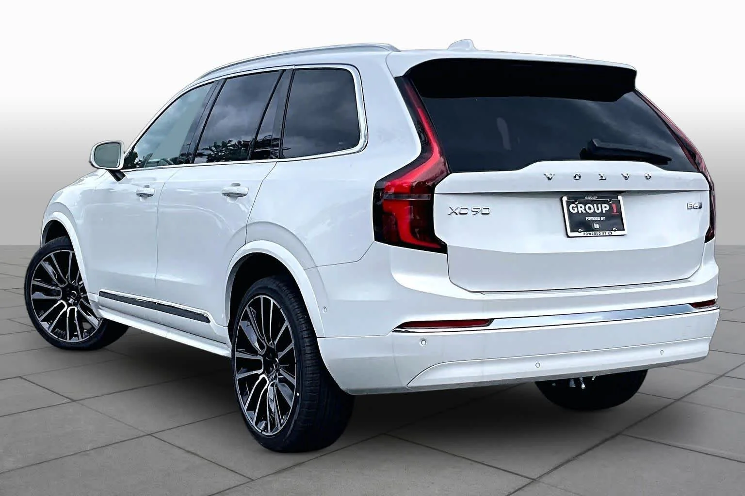 New 2026 Crystal White Volvo Plus image 3