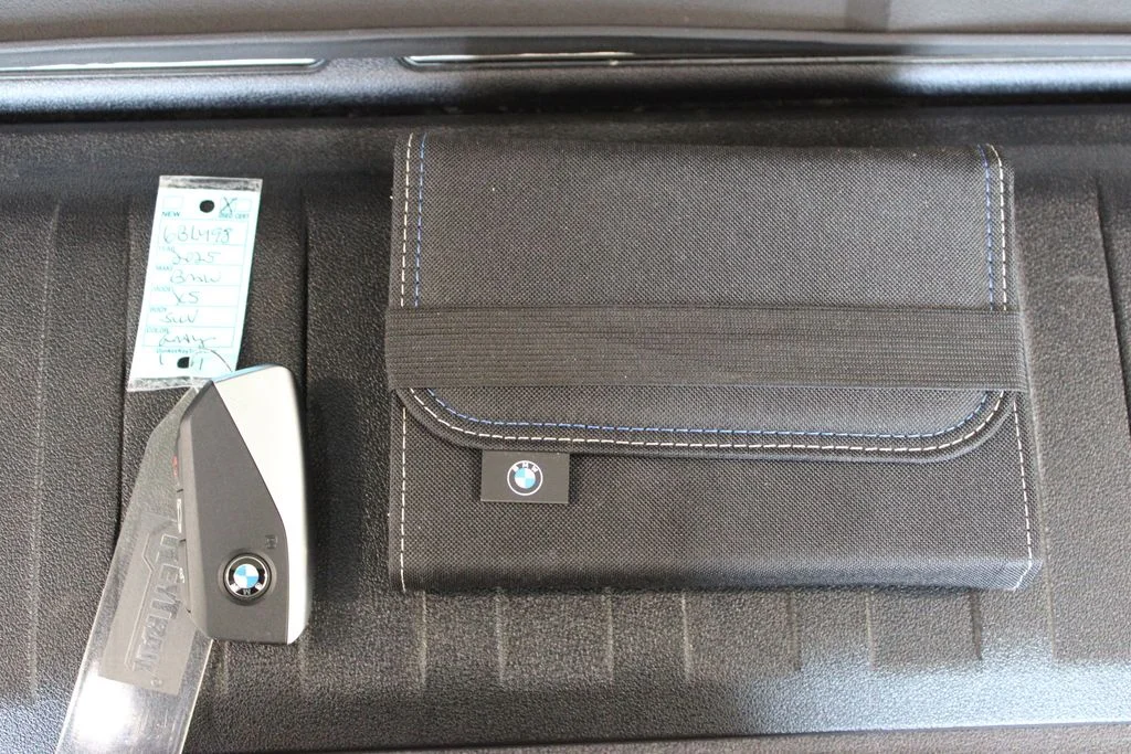 Used 2025 Gray BMW xDrive50e image 31