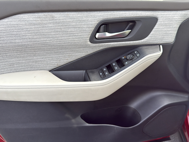 Used 2023 Red Nissan SV image 30