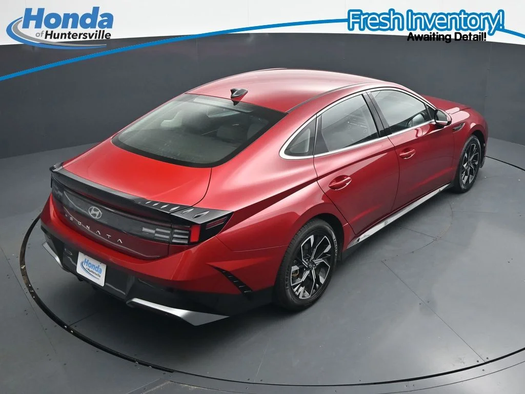 Used 2025 Red Hyundai SEL image 25