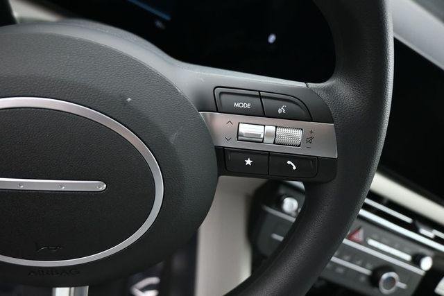 New 2026 Black Hyundai SE FWD image 18