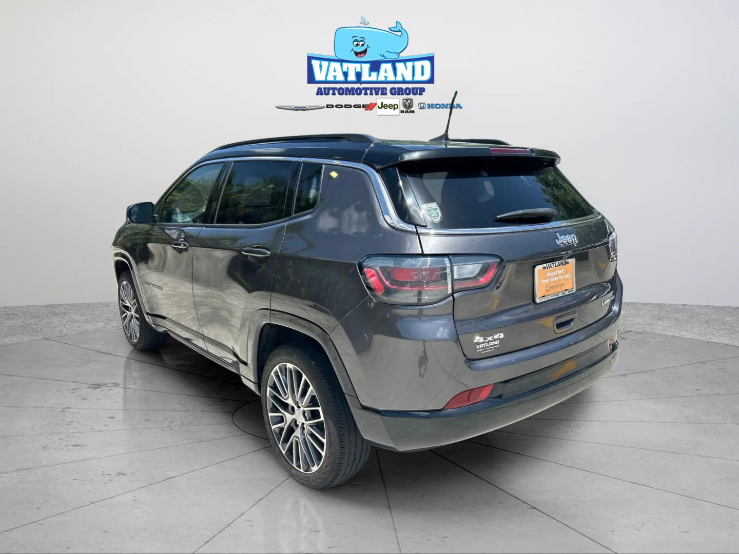 Used 2022 Crystal Metallic Jeep Limited image 3