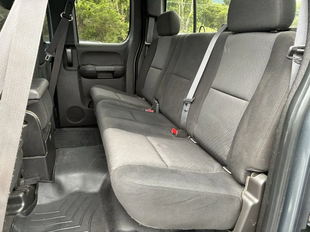 Used 2011 STEEL GREEN METALLIC Chevrolet LT image 19