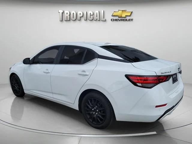 Used 2023  Nissan S image 3