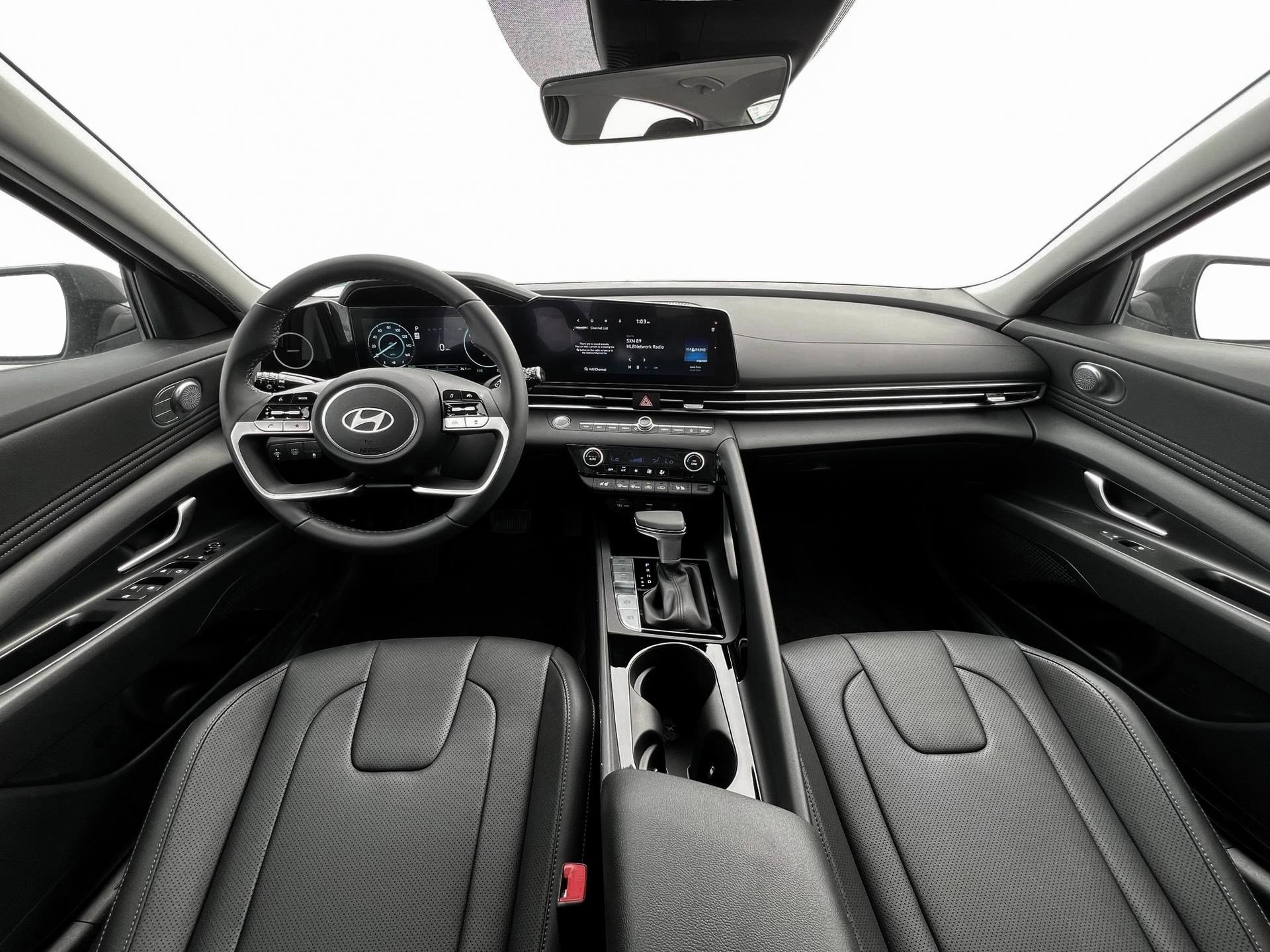 2025 Hyundai Elantra Limited - Photo 14