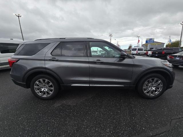 Used 2025 Gray Metallic Ford Platinum image 35