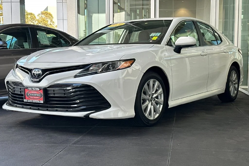 Used 2020 White Toyota LE image 8