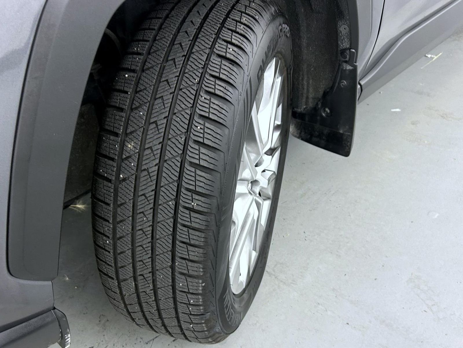 Used 2020 Gray Toyota XLE Premium image 24