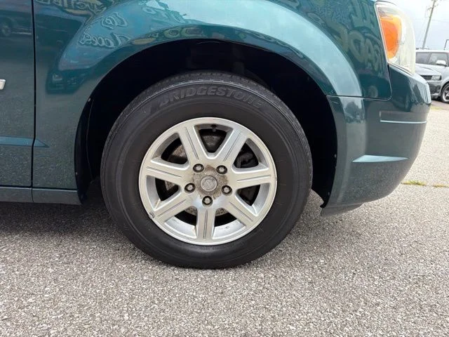 Used 2009 Green Chrysler Touring image 31
