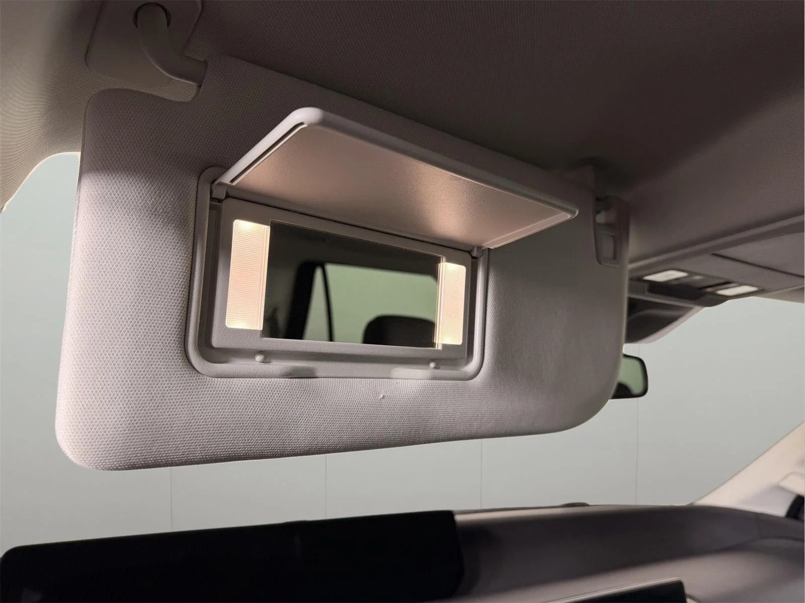 Used 2025 Oxford White Ford Active image 43