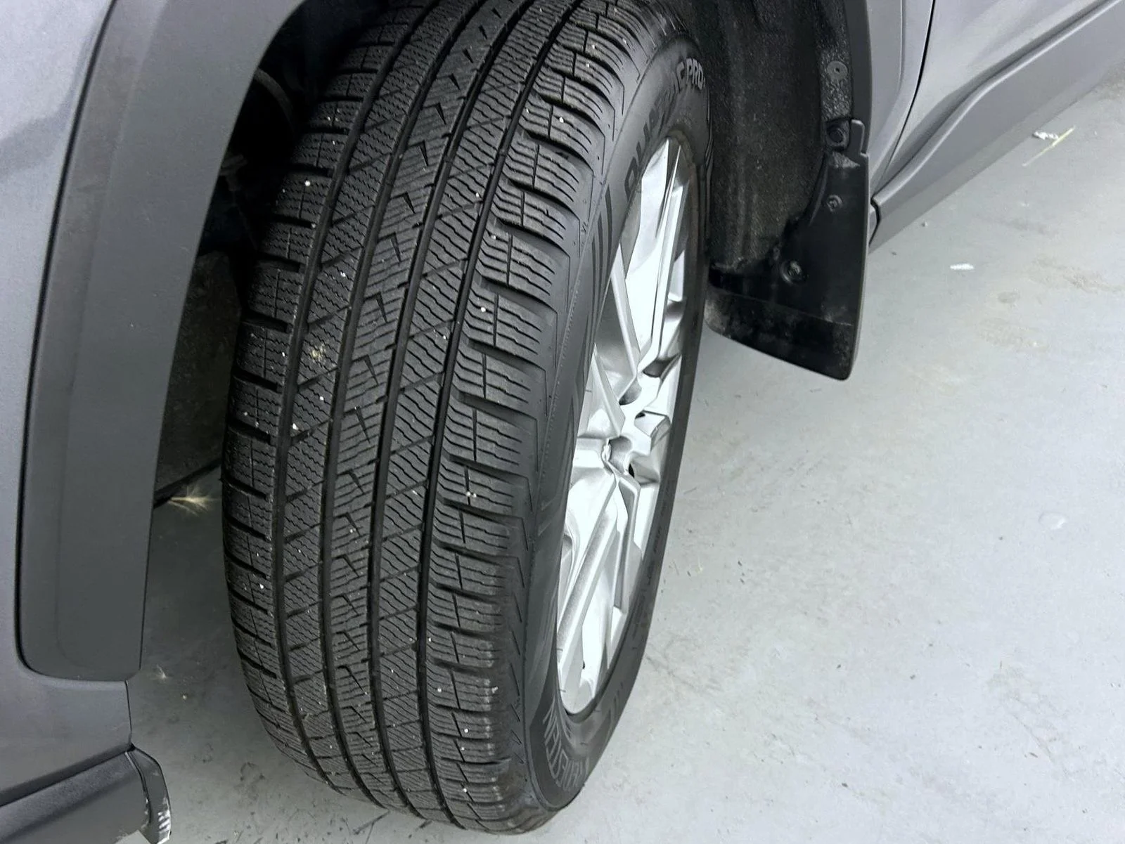 Used 2020 Gray Toyota XLE Premium image 24