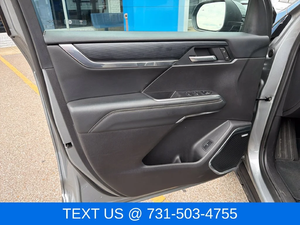 Used 2025 Silver GMC Elevation image 11