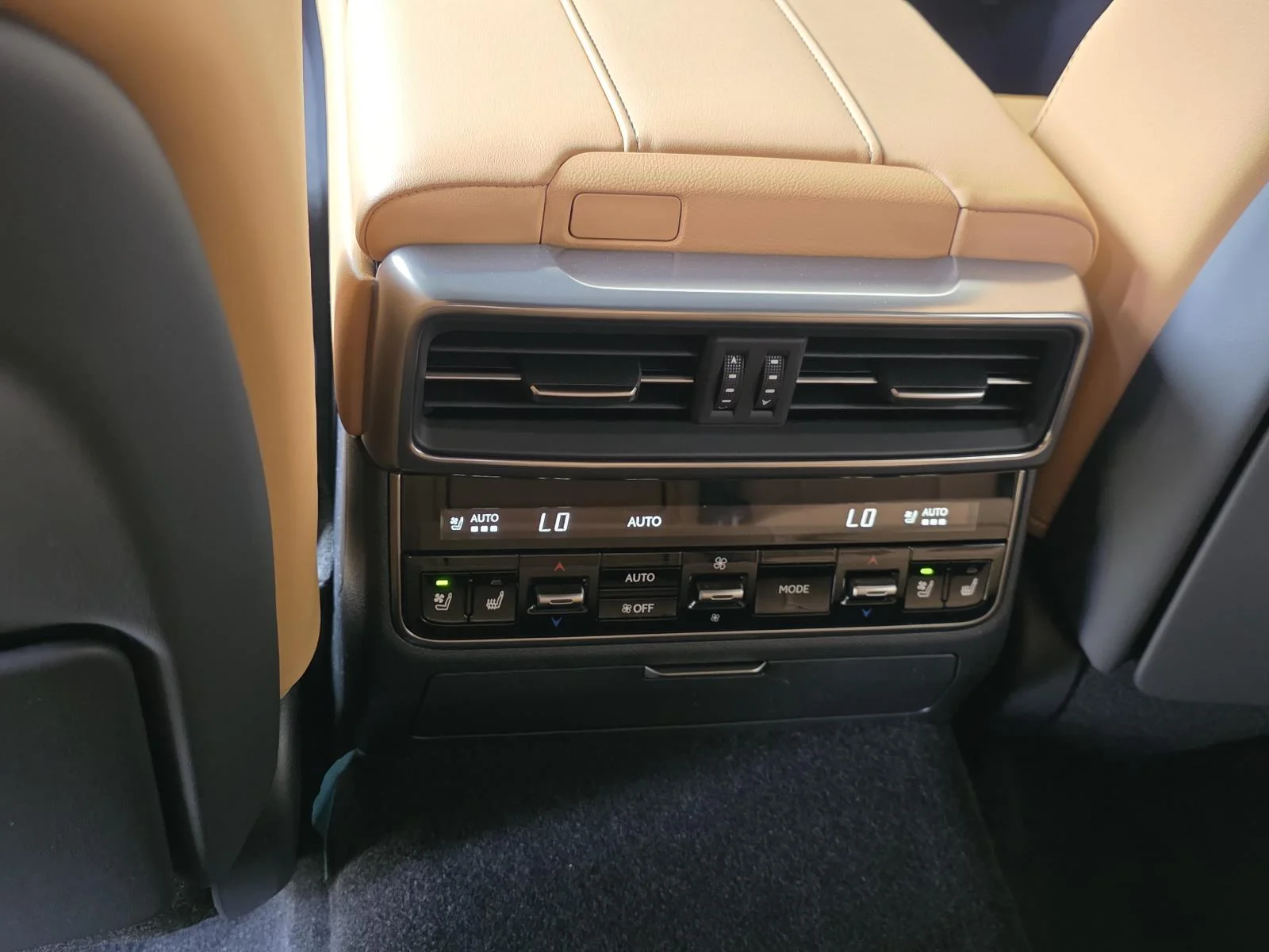 2026 Lexus LX 700h Luxury - Photo 11