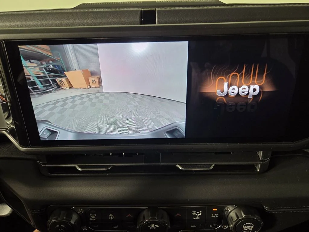 New 2026 Anvil Clear-Coat Exterior Paint Jeep Sahara image 10