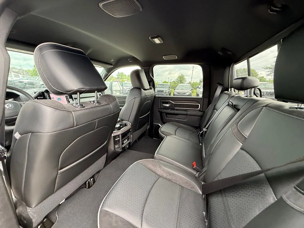New 2026 Diamond Black Crystal Pearl-Coat Exterior Paint RAM Laramie image 24