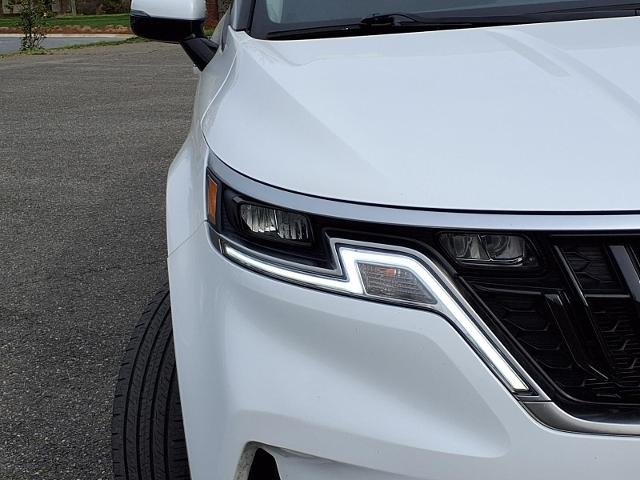 Used 2024 White Kia  image 14