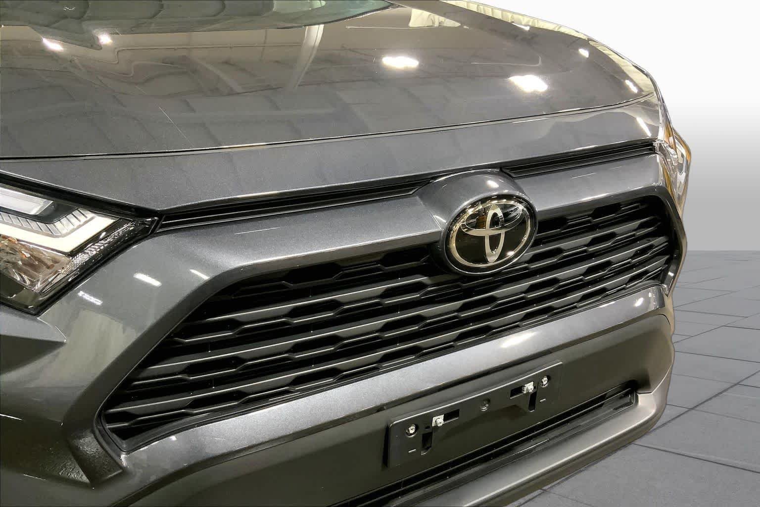 Used 2025 Magnetic Gray Metallic Toyota XLE Premium image 30