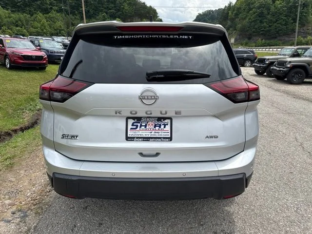 Used 2024 Silver Nissan S image 4