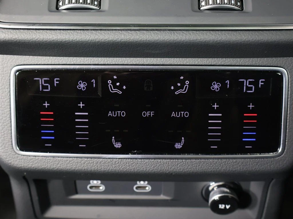 Used 2025 Mythos Black Metallic Audi 4.0T image 58