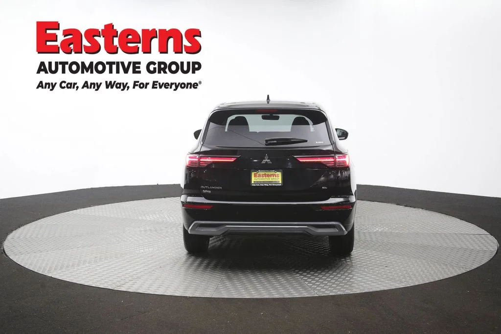 Used 2025 Black Mitsubishi SE image 37