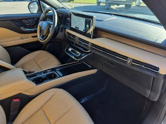 Used 2023 Gray Lincoln Grand Touring image 35