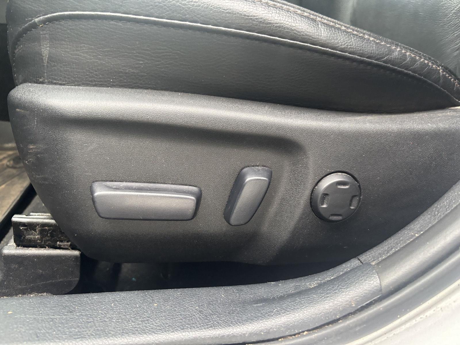 Used 2014  TOYOTA  image 31