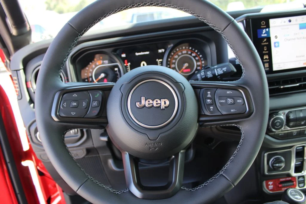 New 2026 Firecracker Red Clear-Coat Exterior Paint Jeep Rubicon image 28