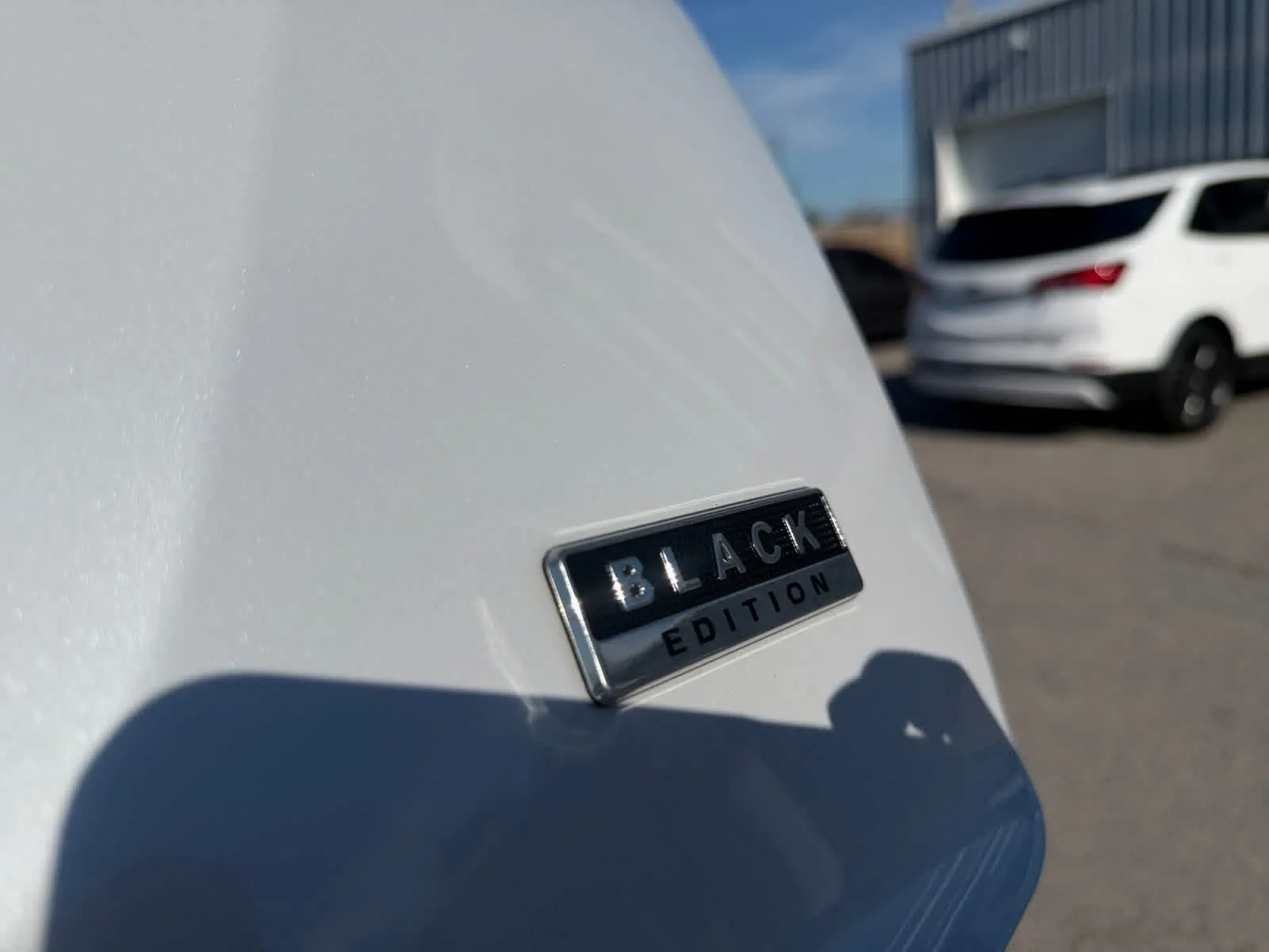 Used 2025 White Diamond Mitsubishi Black Edition image 22