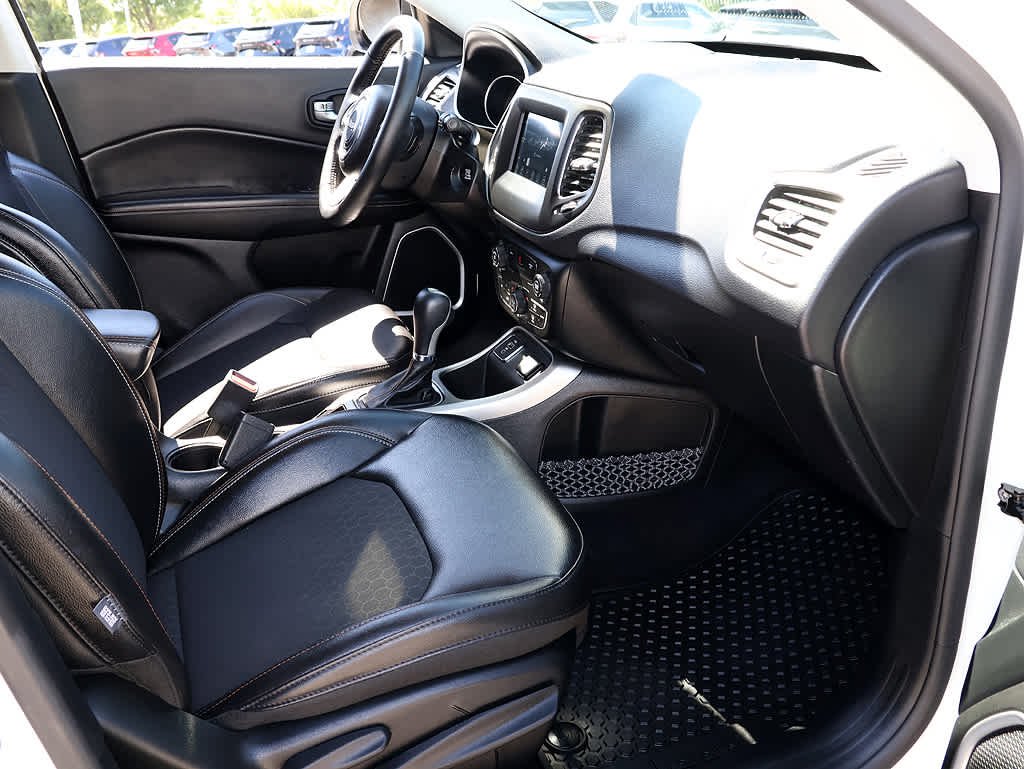 Used 2018 White Clearcoat Jeep Latitude image 31