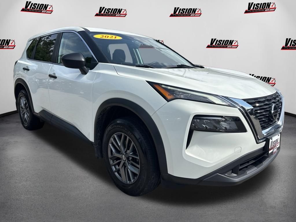 Used 2021 White Nissan S image 3