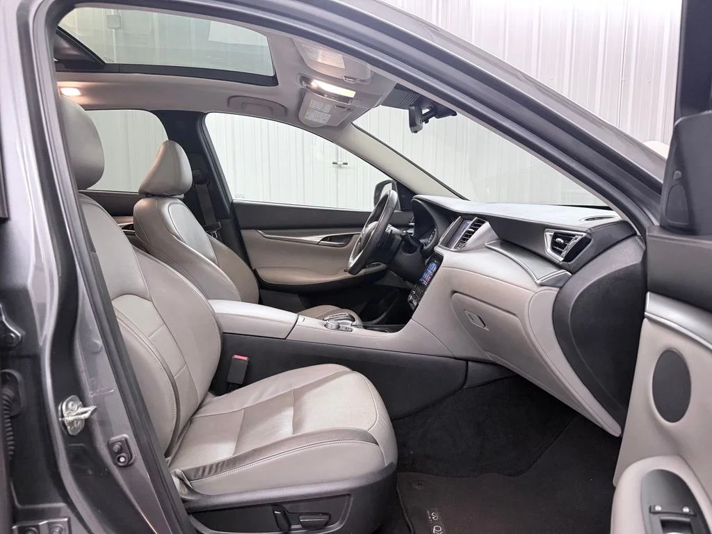 Used 2023 Gray INFINITI LUXE image 39