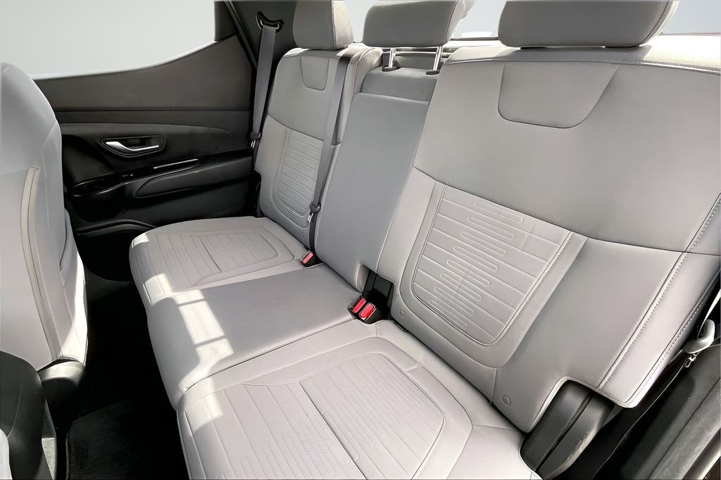 Used 2022 Black Hyundai SEL image 18