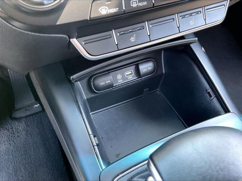 Used 2019 White Kia LX image 26