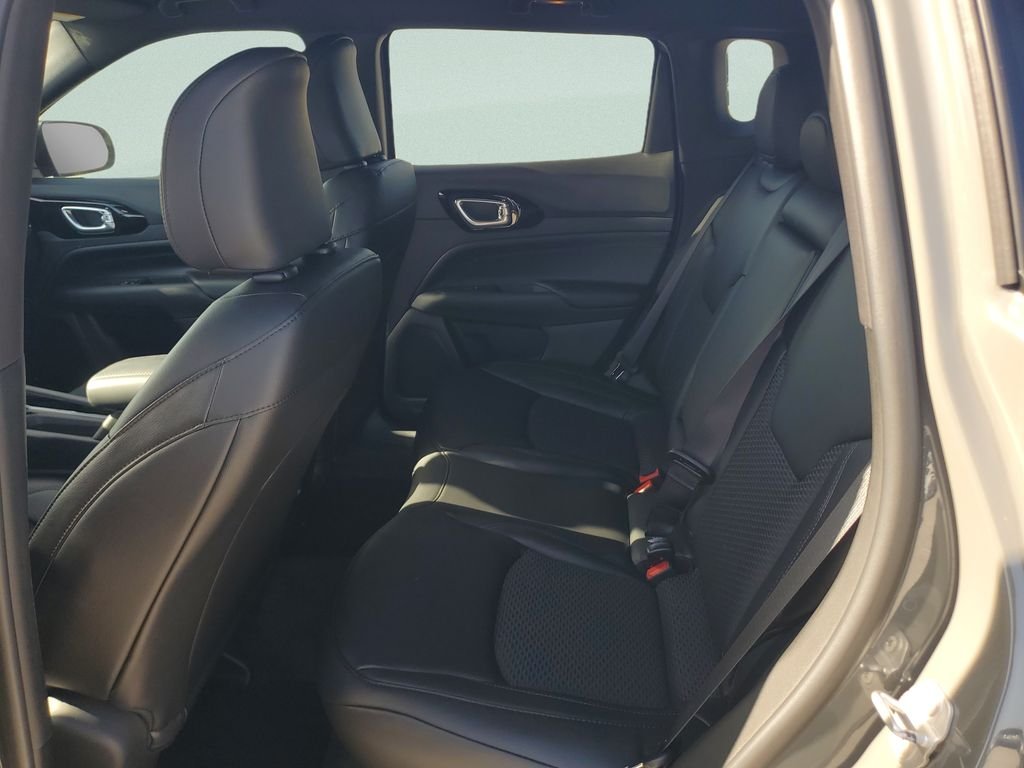 New 2026 Sting-Gray Clearcoat Jeep Latitude image 13