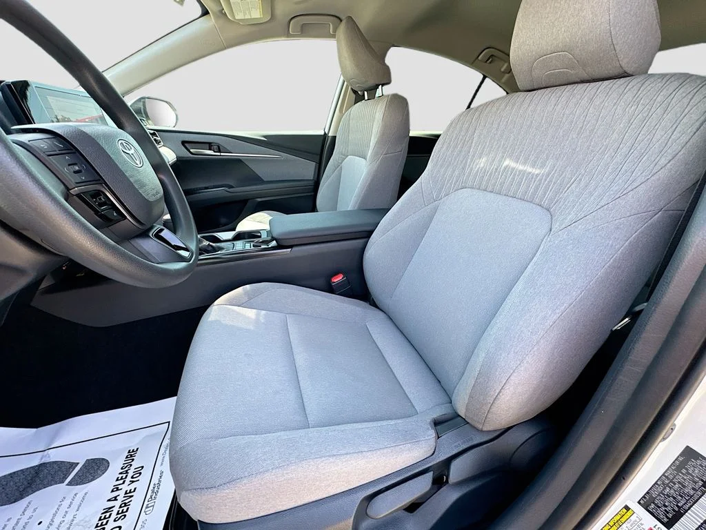 Used 2025 White Toyota LE image 25