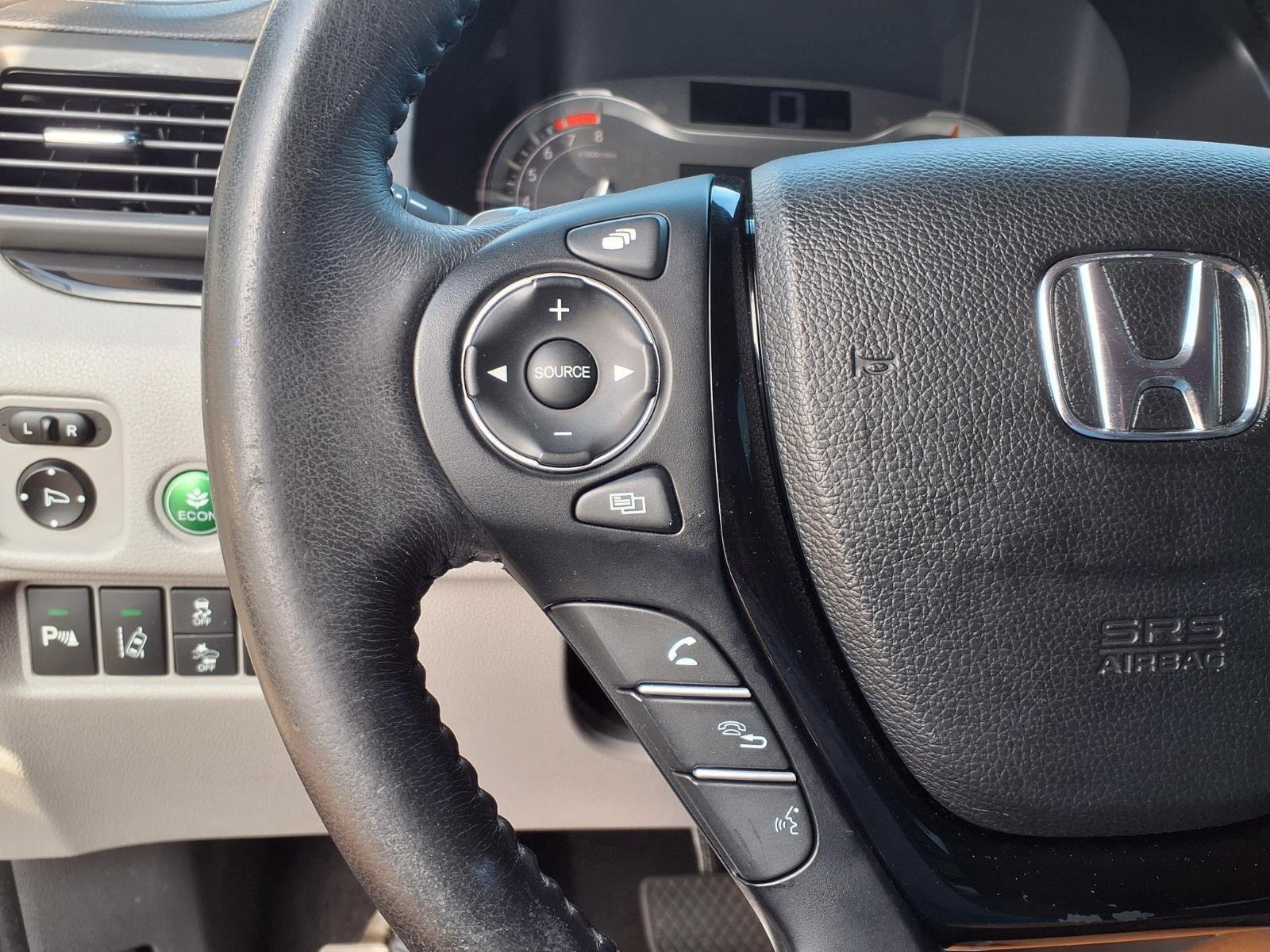 Used 2016 Crystal Black Pearl Honda Touring image 27