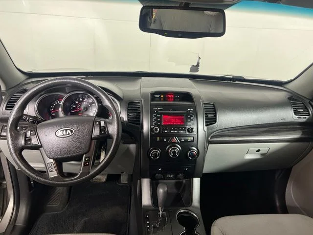 Used 2011 Silver Kia LX image 25