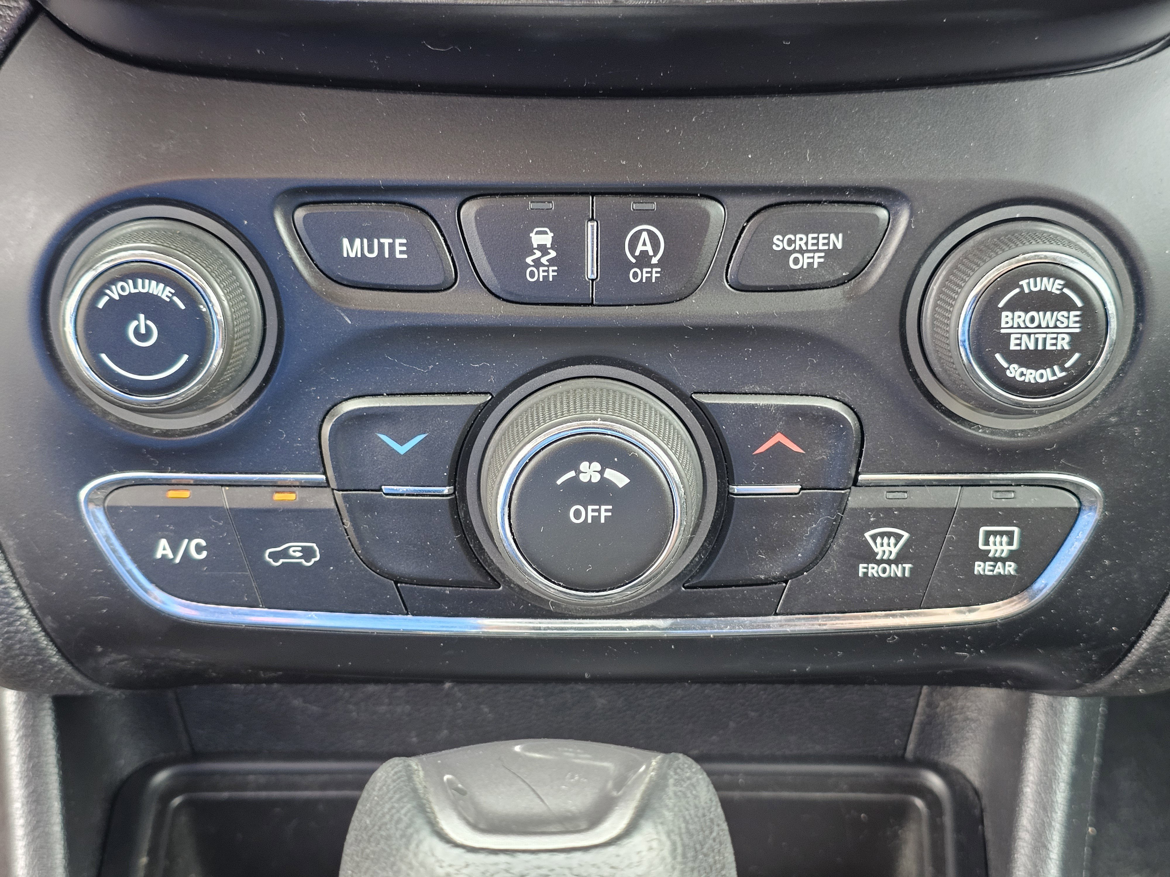 2021 Jeep Cherokee Latitude - Photo 26