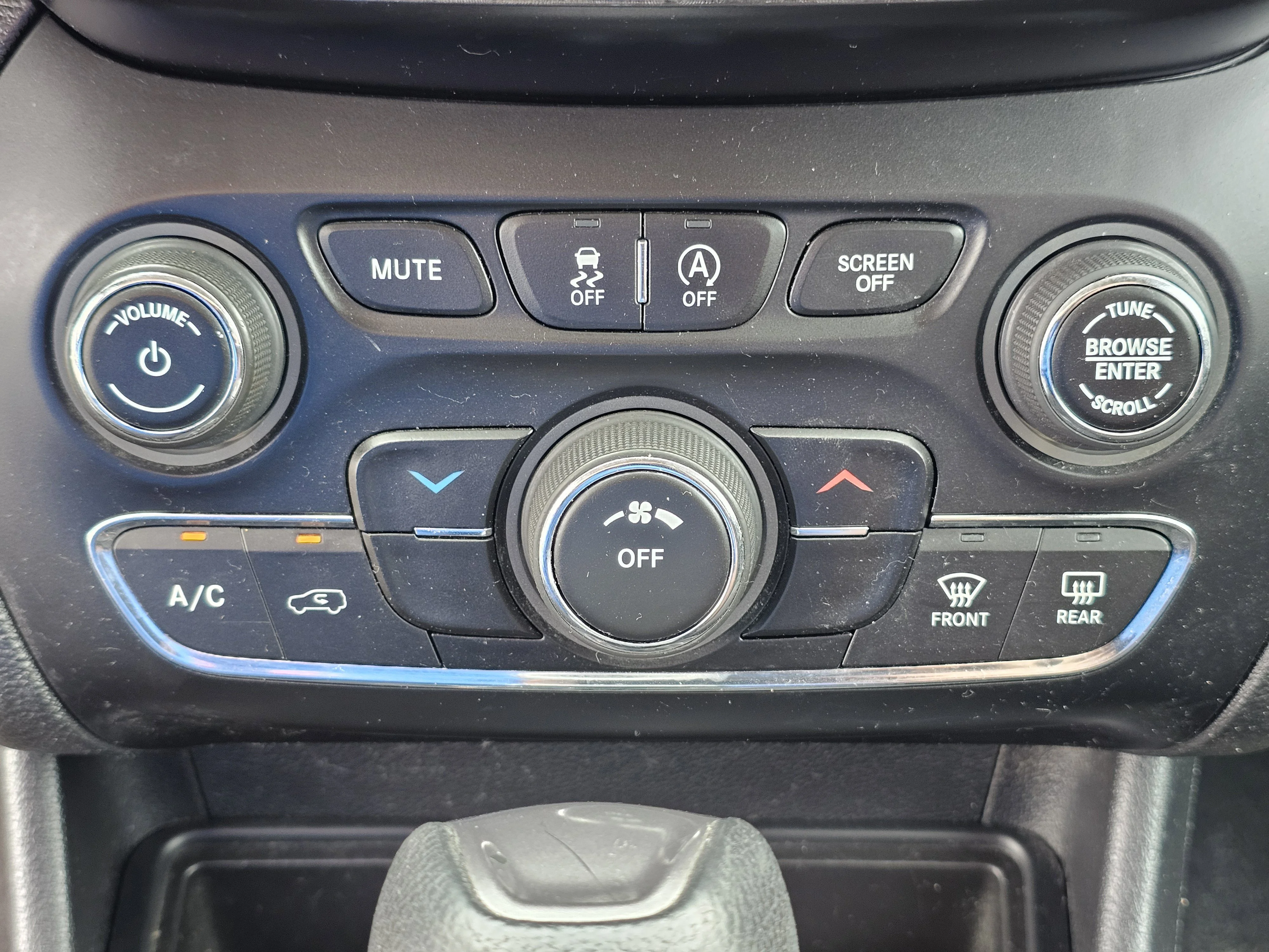 2021 Jeep Cherokee Latitude - Photo 26