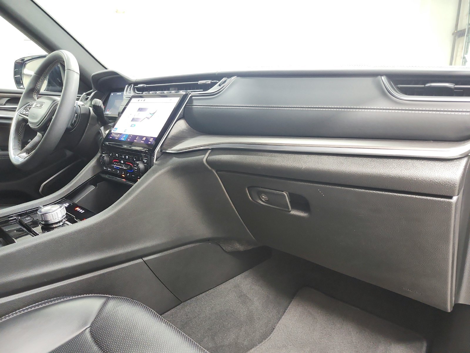 2023 Jeep Grand Cherokee Overland - Photo 47