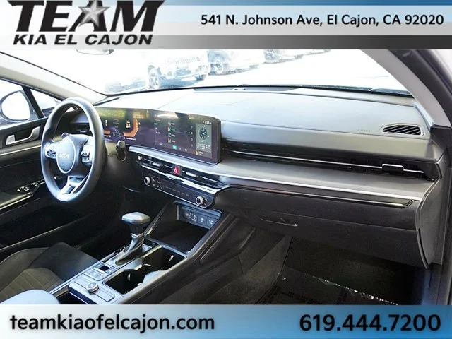 Used 2025 White Kia LXS image 12