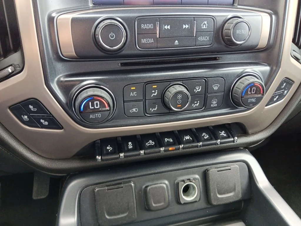 Used 2016 Onyx Black GMC Denali image 31
