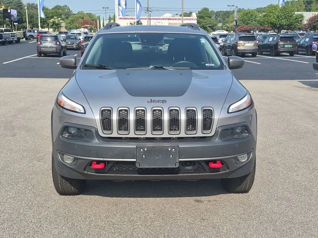 Used 2018 Silver Jeep Trailhawk image 8