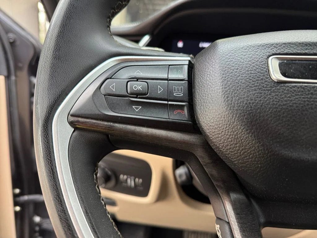 Used 2023 Gray Jeep Limited image 24