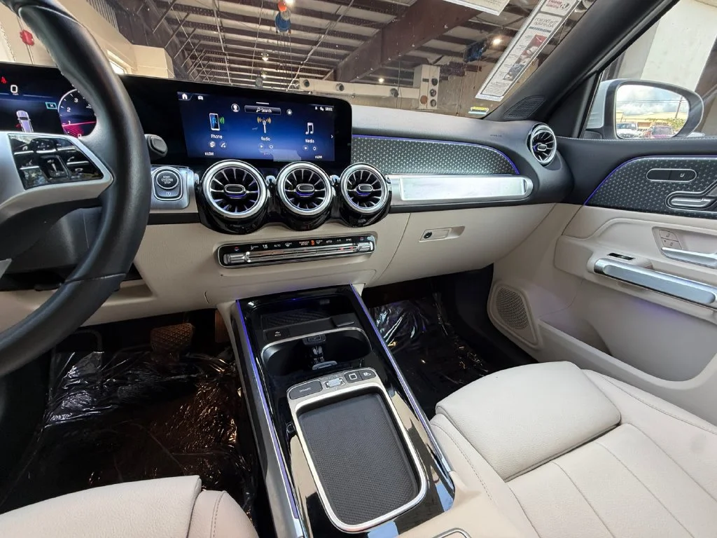 Used 2025  Mercedes-Benz GLB 250 image 15