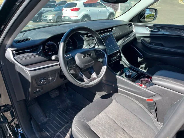 Used 2021 Diamond Black Crystal Pearlcoat Jeep Laredo image 17