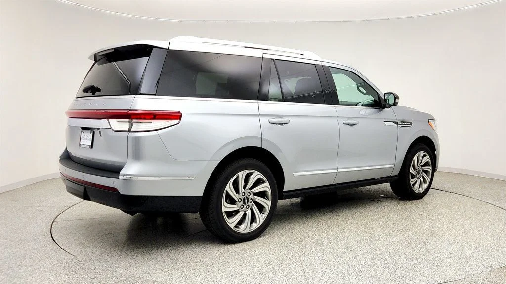 Used 2022 Silver Radiance Metallic Clearcoat Lincoln Reserve 4x2 image 5
