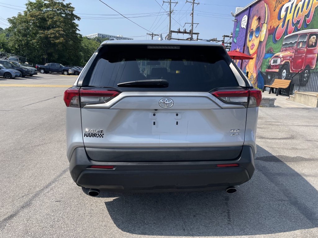 Used 2019 Silver Toyota XLE image 4
