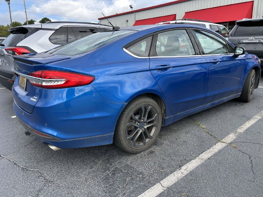Used 2018 Blue Ford SE image 2