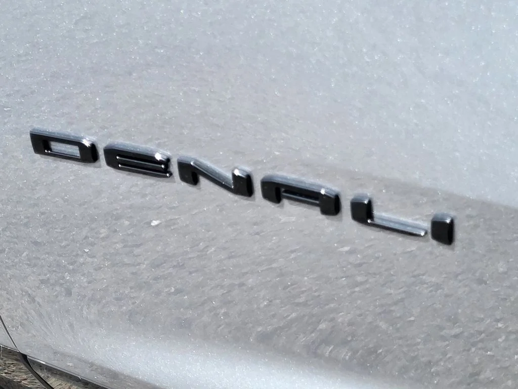 2026 GMC Acadia Denali Ultimate - Photo 8